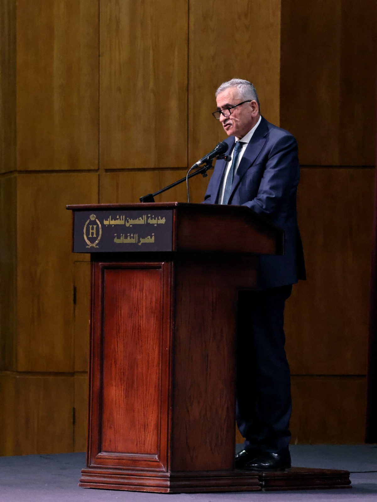 مندوبًا عن سموّ الأميرة ثروت الحسن.. رئيس الجامعة الأردنيّة يرعى تخريج الفَوج الـ45 لكليّة الأميرة ثروت