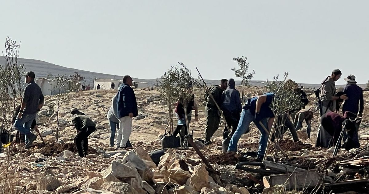 المستوطنون يستبيحون منازل الفلسطينيين في قرية قصرة.. هذا موقف حكومة نتنياهو
