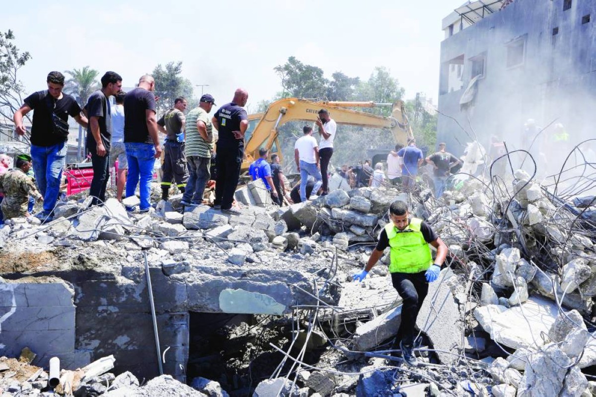 11 قتيلاً وموجات نزوح على وقع غارات في جنوب لبنان