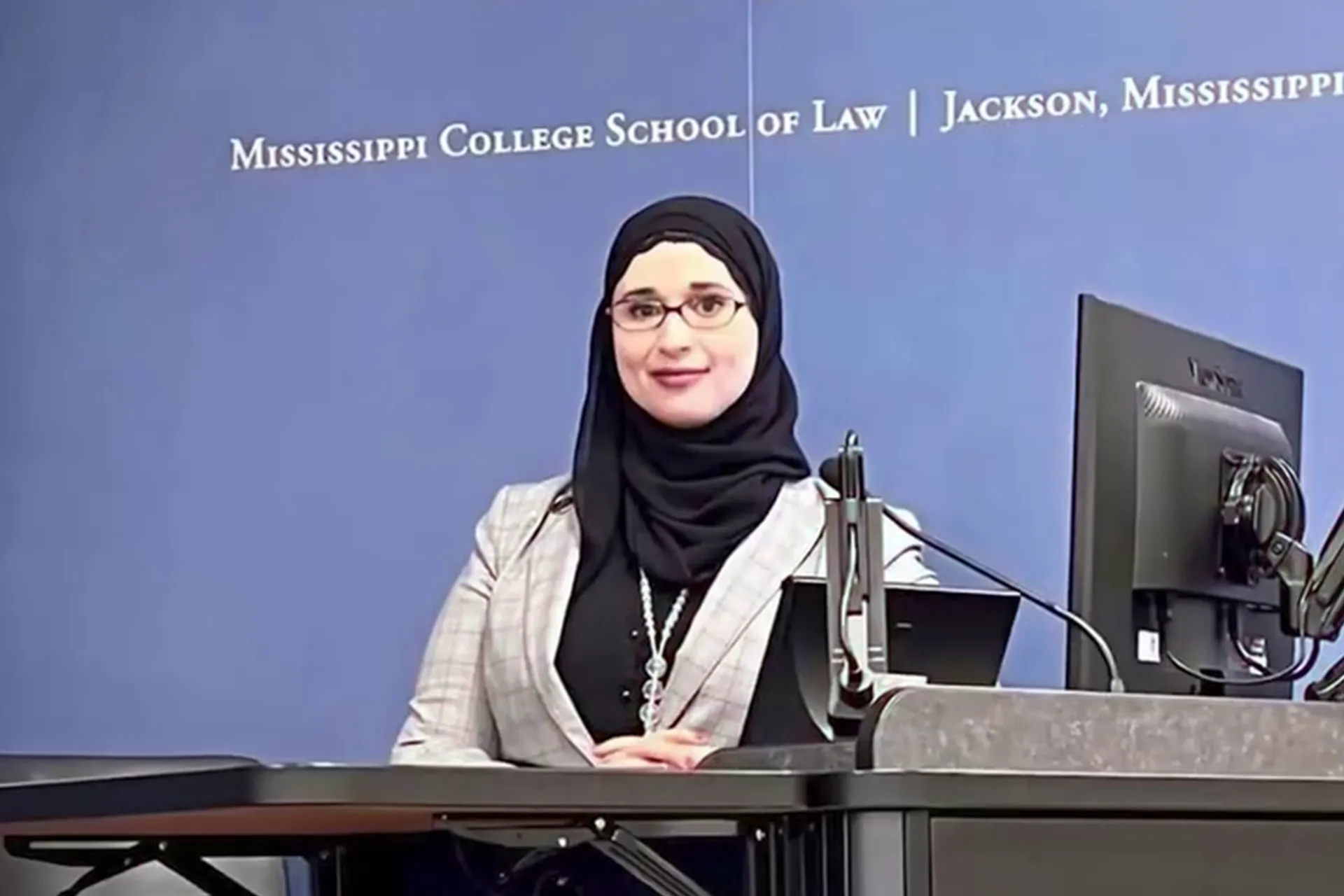 أسماء علي تدخل التاريخ كأول قاضية يمنية الأصل في أمريكا | سياسة