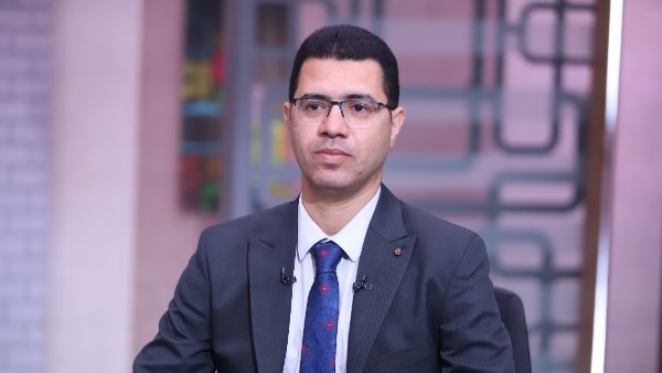 د.محمد عسكر يكتب: خطوط محمول باسمك دون علمك.. من يتحمل المسئولية؟