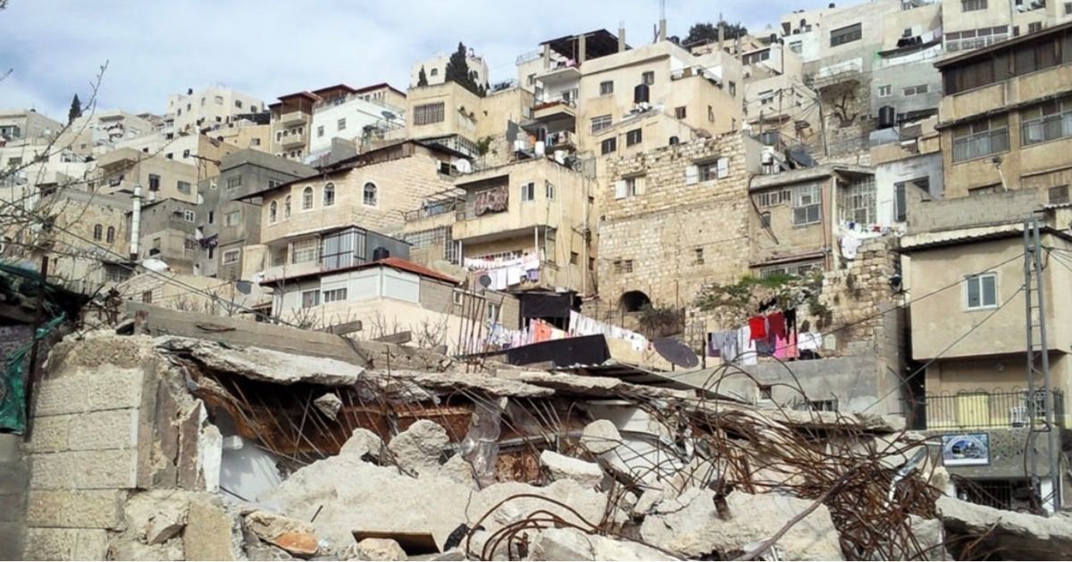 الاحتلال يجبر مقدسيين على إخلاء وهدم منازلهم في سلوان