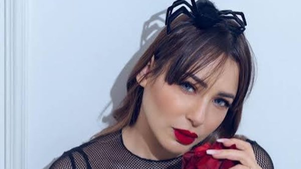 بإطلالة أنيقة .. ساندي تخطف الأنظار في أحدث ظهور