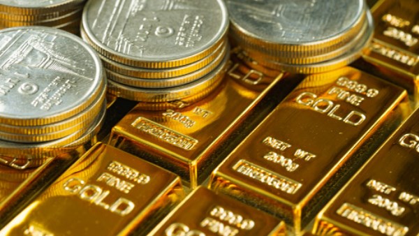 الذهب يفاجئ السوق .. وقفزة جديدة في أسعار السبائك اليوم