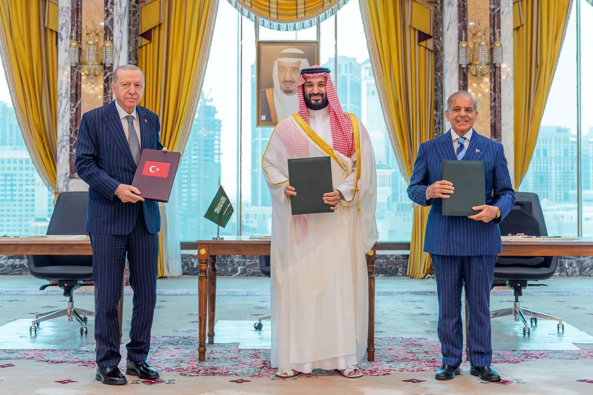 ترمب يعلق على اتفاقية الدفاع المشترك بين السعودية وتركيا وباكستان | أخبار