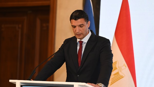 بعد تصريحات وزير الصناعة | النفاذ للأسواق العالمية يتطلب دعم المنتج المصري.. ونواب يطالبون بخطة متكاملة للنهوض بالصناعة وتعميق التصنيع المحلي