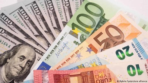 دون تغيير.. تفاصيل سعر العملات الأجنبية الدولار واليورو الآن