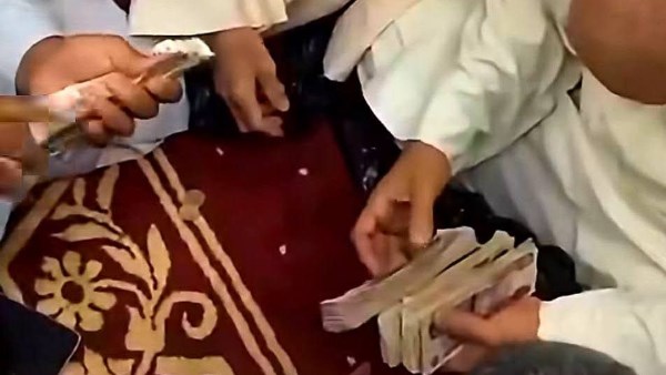 أهالي الشيخ أحود يقتربون من حلم أتوبيس مرضى الأورام بعد جمع 262 ألف جنيه بجنوب الأقصر