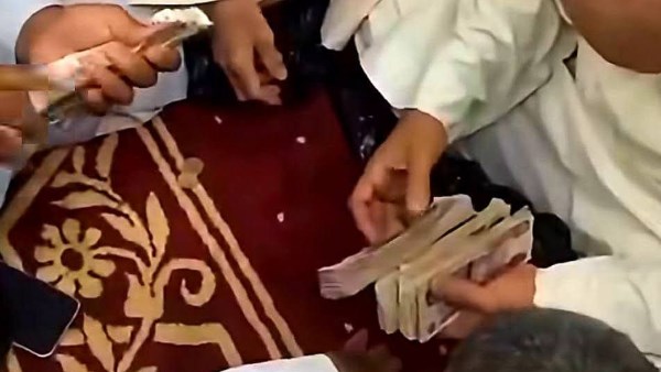 الخير في أهلها.. قرية الشيخ أحود تضرب أروع مثال في الشهامة وتجمع 262 ألف جنيه لشراء أتوبيس لمرضى الأورام