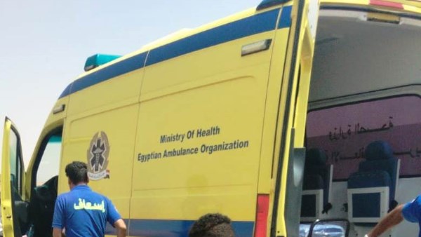 تفاصيل حادث إنقلاب سيارة ربع نقل بالطريق البرى أبو سمبل
