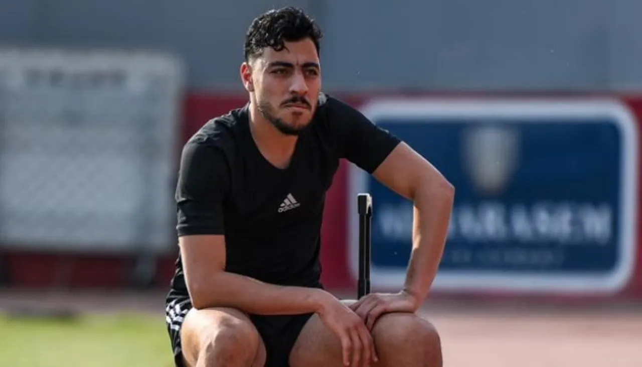 الأهلي المصري يقترب من إعادة أكرم توفيق