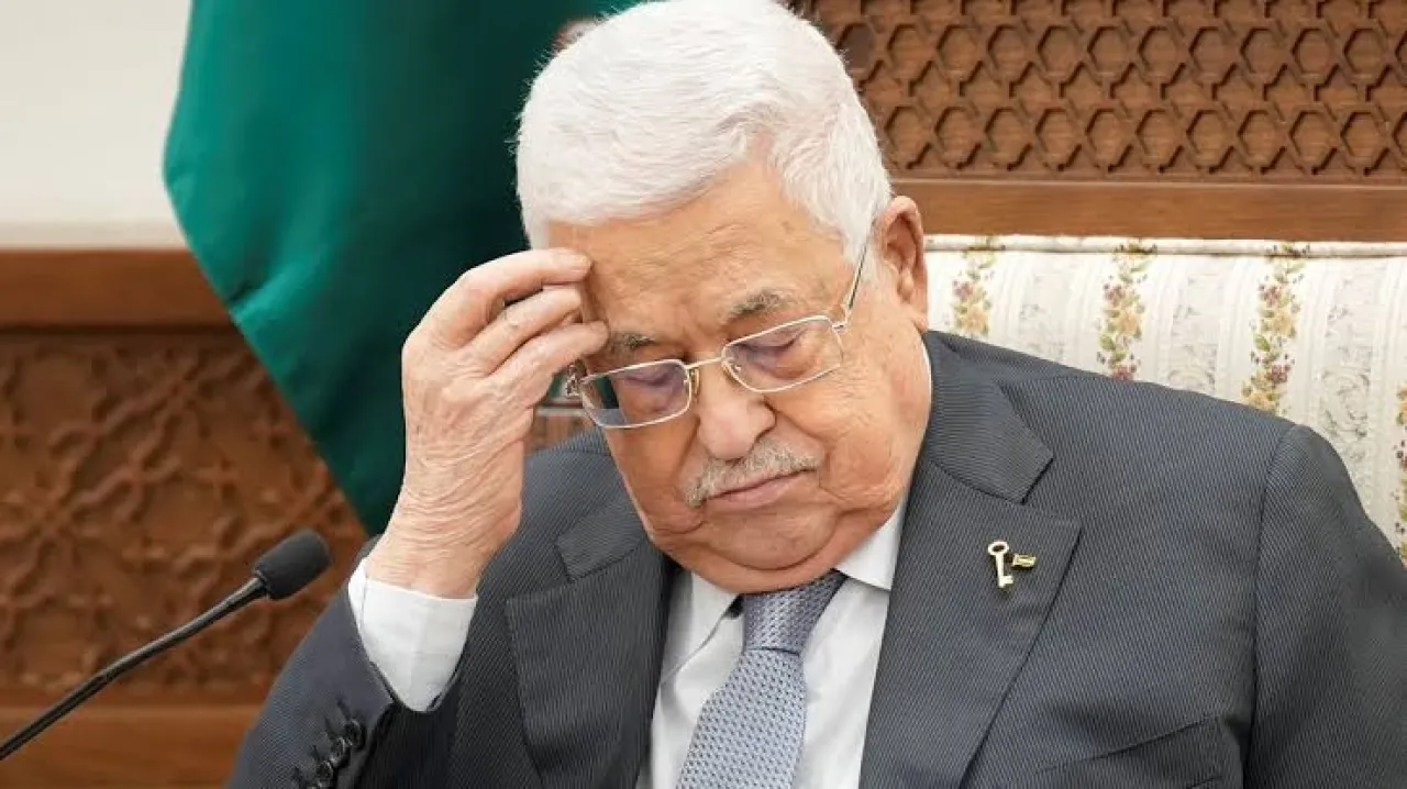 استطلاع رأي: 79% يرون السلطة عبئًا و70% يطالبون برحيل عباس