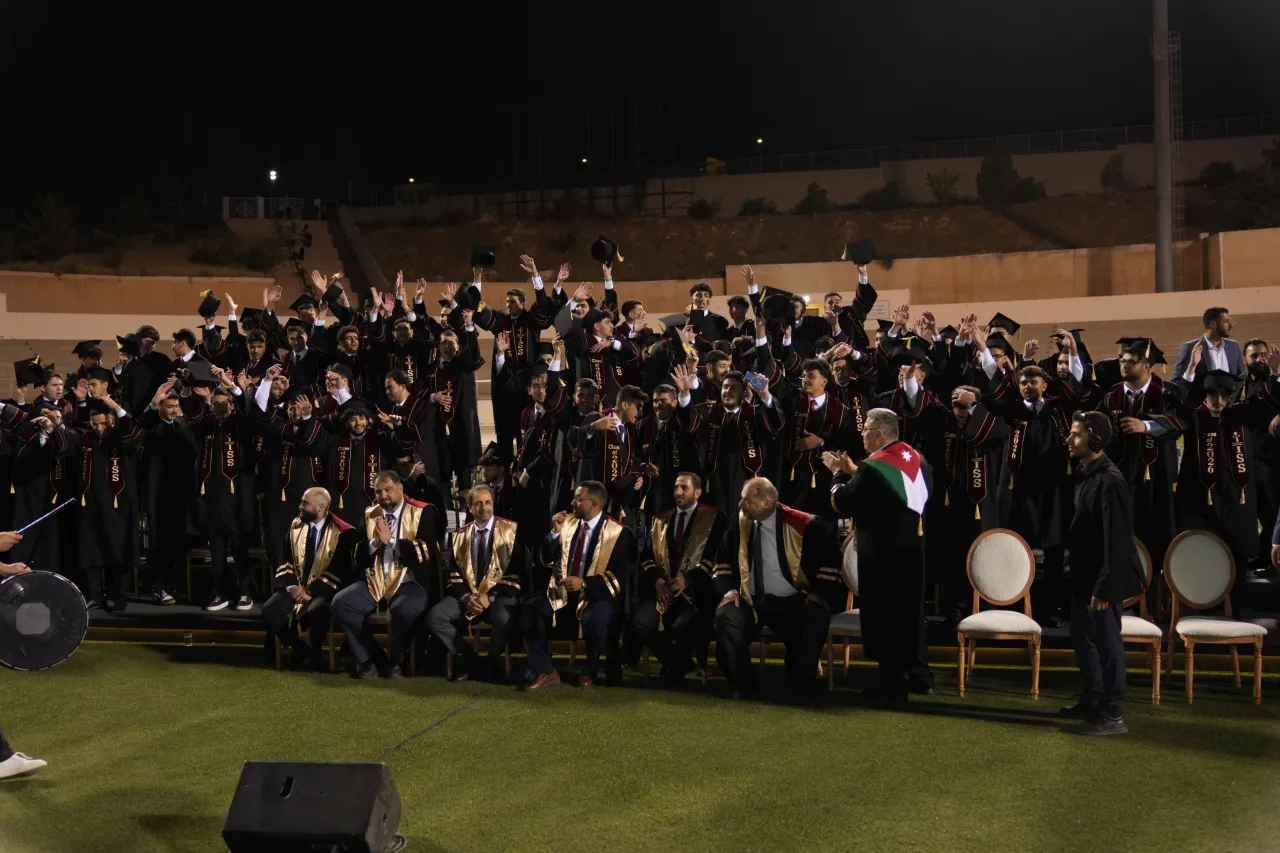 ثلاثةٌ وثلاثون فوجًا من الإنجاز.. و30 فوجًا بين أوائل المملكة.. مدارس الاتحاد تواصل مسيرة التميز في نتائج الثانوية العامة