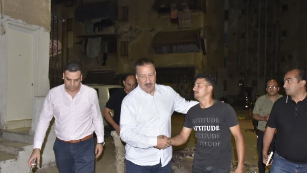 محافظ بورسعيد يزور أسرة الراحل «أبو عبده» ويوجه بالدعم ومساعدة مالية وفرصة عمل لأحد أبنائه