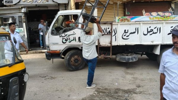 حملات مكثفة لإزالة الإشغالات والتعديات وإعادة الانضباط لشوارع الشرقية