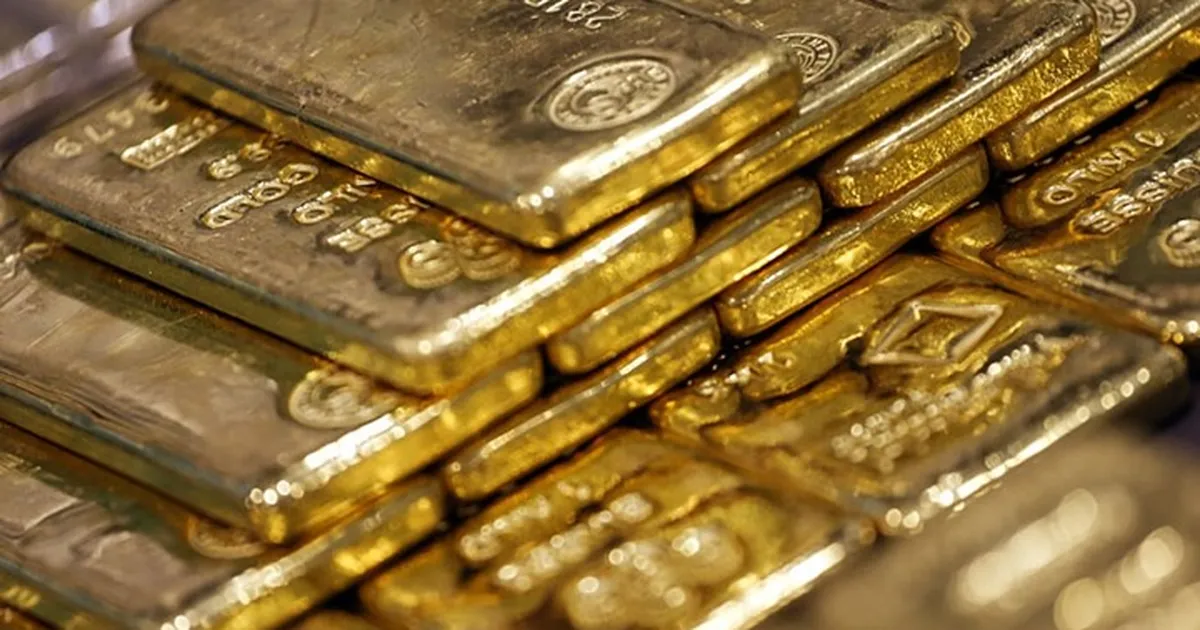 الذهب يرتفع متأثرا ببيانات التضخم الأمريكية.. والدولار يستقر