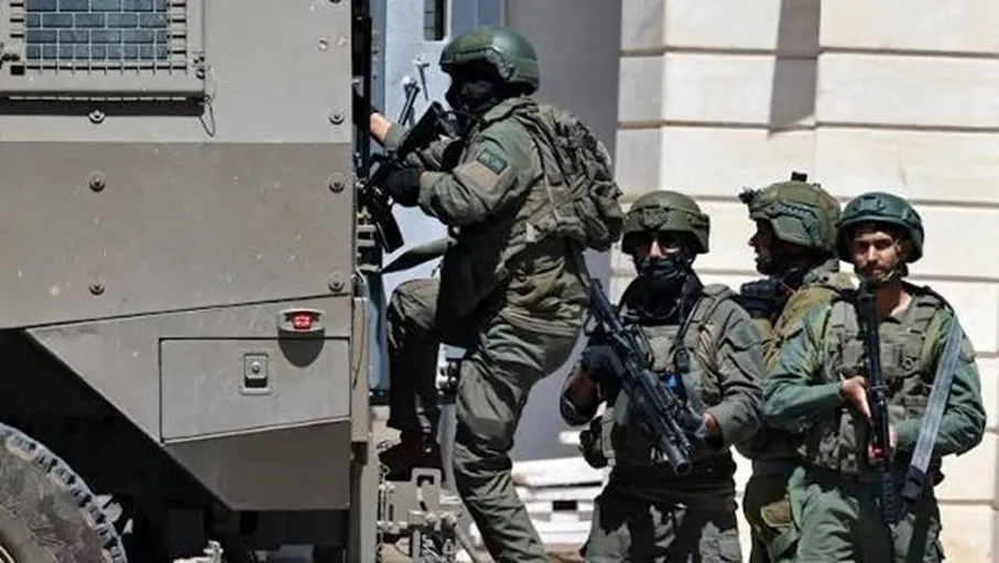 الاحتلال يقتحم بلدة قُصرة ويجبر عائلات فلسطينية على إخلاء مناز…