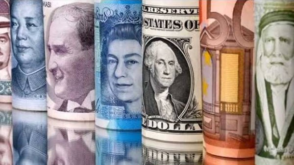 استقرار الدولار وانخفاض الريال..أسعار العملات العربية والأجنبية اليوم الخميس