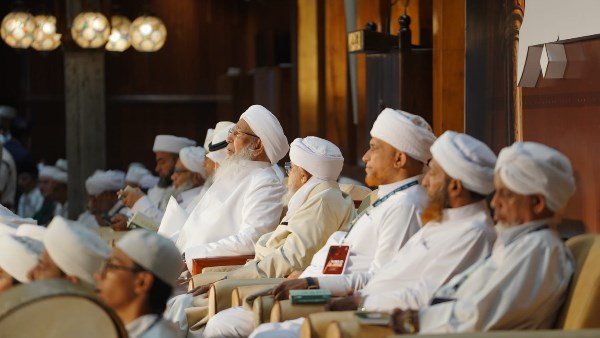 عشرات الآلاف يحيون ذكرى المولد النبوي في «مدينة المعرفة» بجامعة مركز بالهند