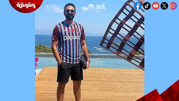 محمد كريم يلفت الأنظار في تركيا بقميص طرابزون سبور