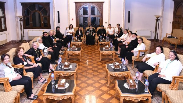 البابا تواضروس يلتقي زوجات الآباء الكهنة المتنيحين بالإسكندرية