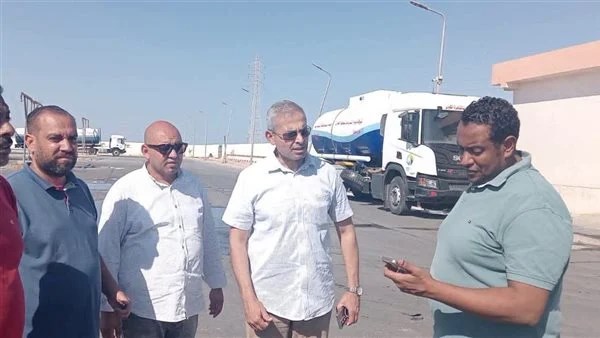 رئيس مياه البحر الأحمر يتابع منظومة توزيع المياه بالسيارات وانتظام الضخ