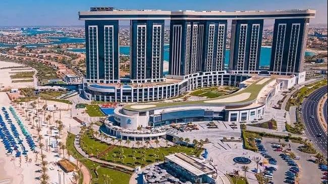 أستاذ تخطيط عمراني: العلمين الجديدة تحولت من مدينة سياحية إلى مجتمع متكامل على مدار العام