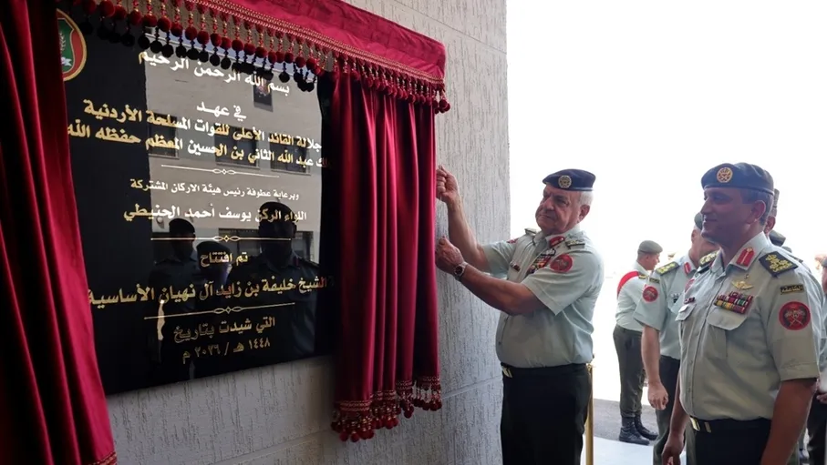 الحنيطي يفتتح مدرسة الشيخ خليفة بن زايد آل نهيان الأساسية العس…