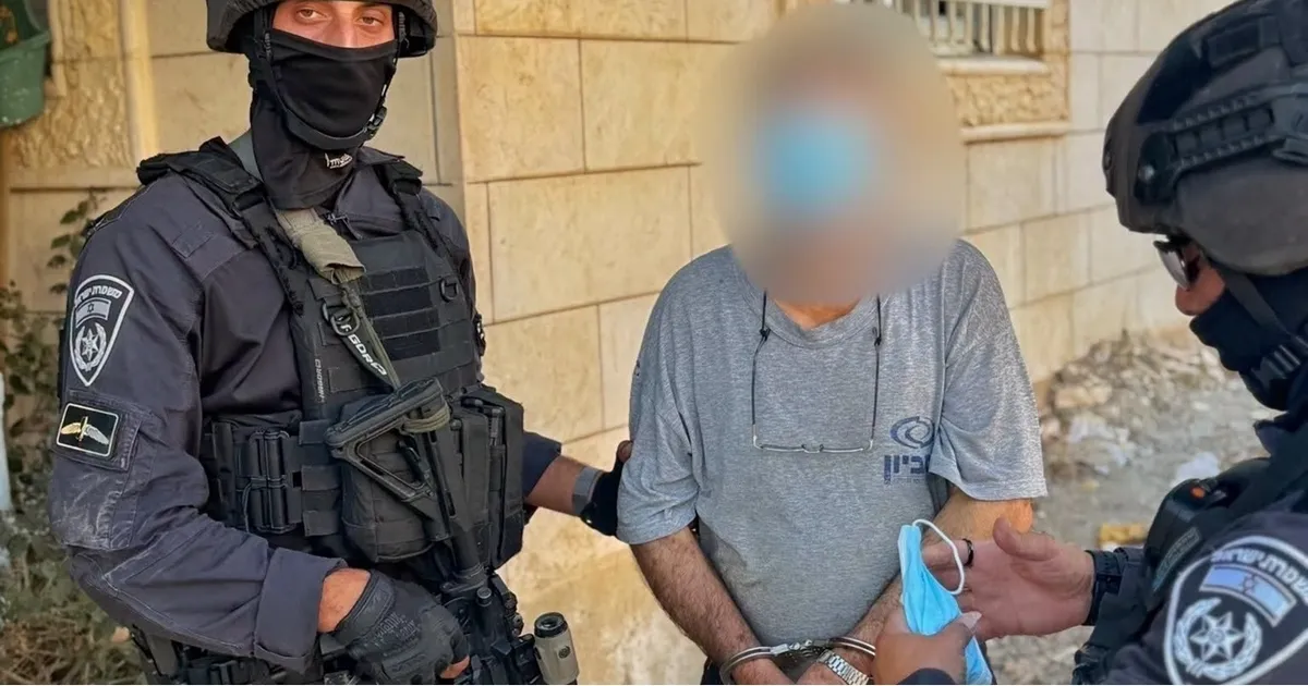 اعتقال إمام مسجد مسن من منطقة الخليل بتهمة التحريض على “إسرائيل”