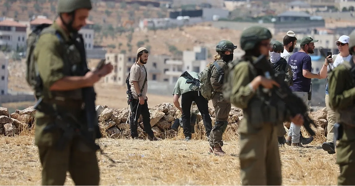 حصار واعتداءات للمستوطنين في الضفة.. الاحتلال يعاقب الفلسطينيين بـ900 حاجز