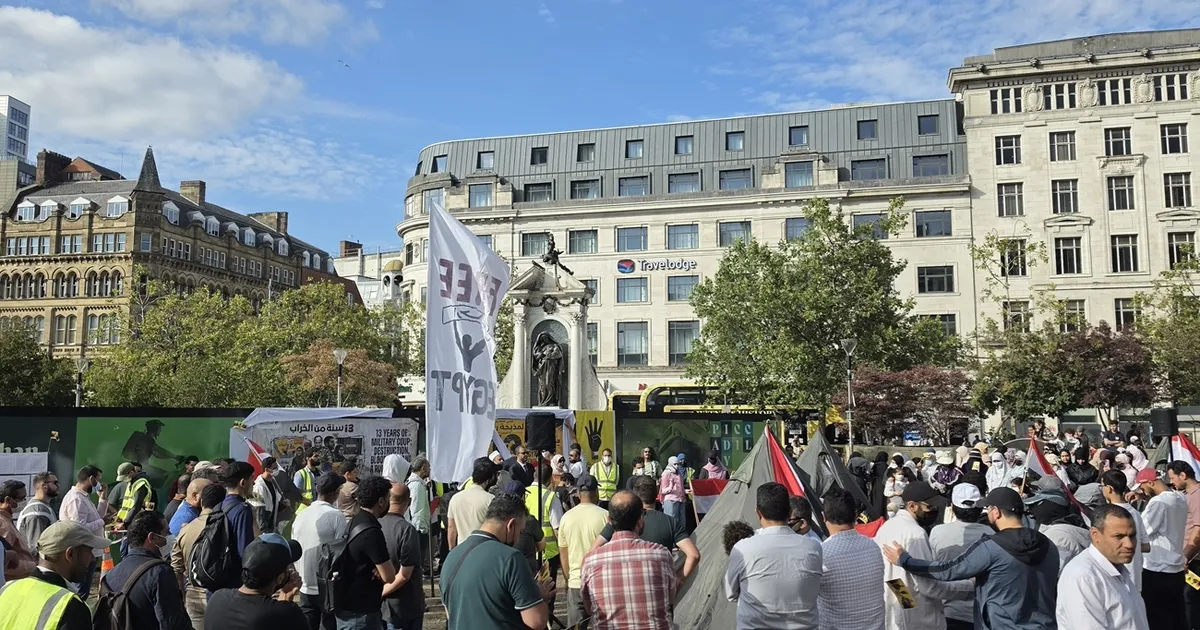 “يوم من رابعة”.. مصريون في مانشستر يحيون ذكرى فض الاعتصام (شاهد)