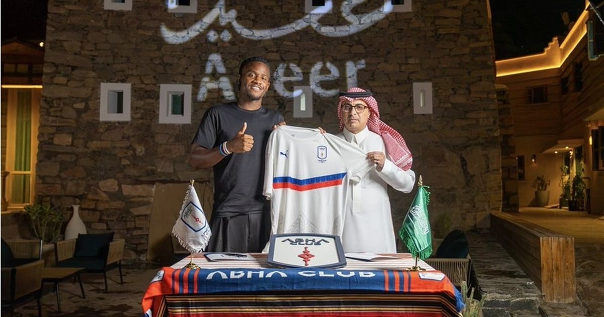 أبها السعودي يتعاقد مع البلجيكي ميتشي باتشواي