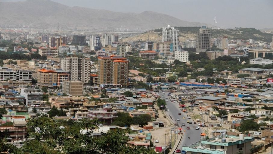 إصابة 42 طفلا على الأقل في انفجار قرب مدرسة في كابل…