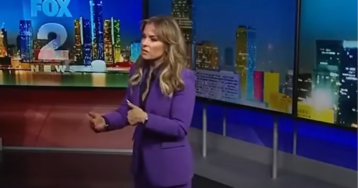 مذيعة أمريكية تهاجم زميلتها بألفاظ نابية داخل غرفة الأخبار (شاهد)