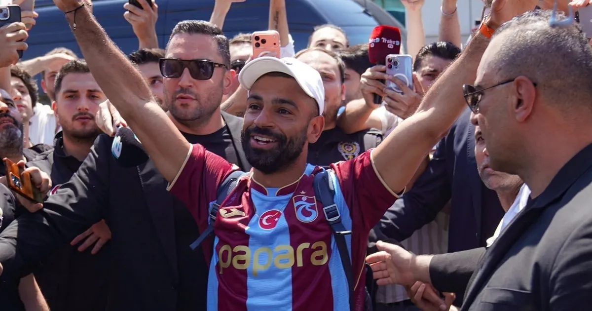 بعد ظهوره الأول مع طرابزون.. ماذا فعل محمد صلاح مع حاملي الكرات؟