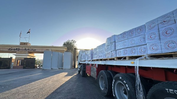 قافلة المساعدات الإنسانية “زاد العزة” الـ 260 تتوجه إلي قطاع غزة