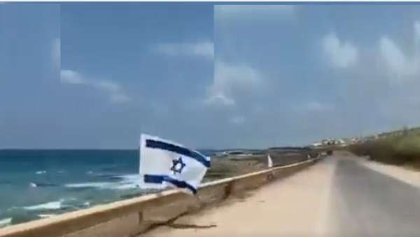 تصعيد خطير في الجنوب.. اليونيفيل ترفض رفع الأعلام الإسرائيلية على طريق لبناني