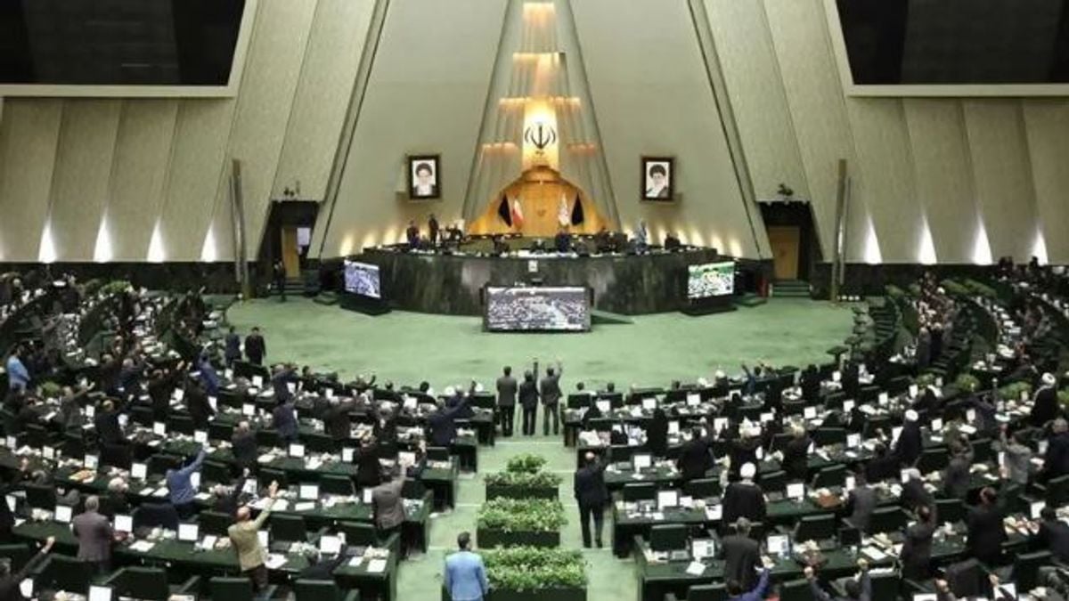 البرلمان الإيراني يقر تجريم المقابلات مع وسائل الإعلام «المعادية»