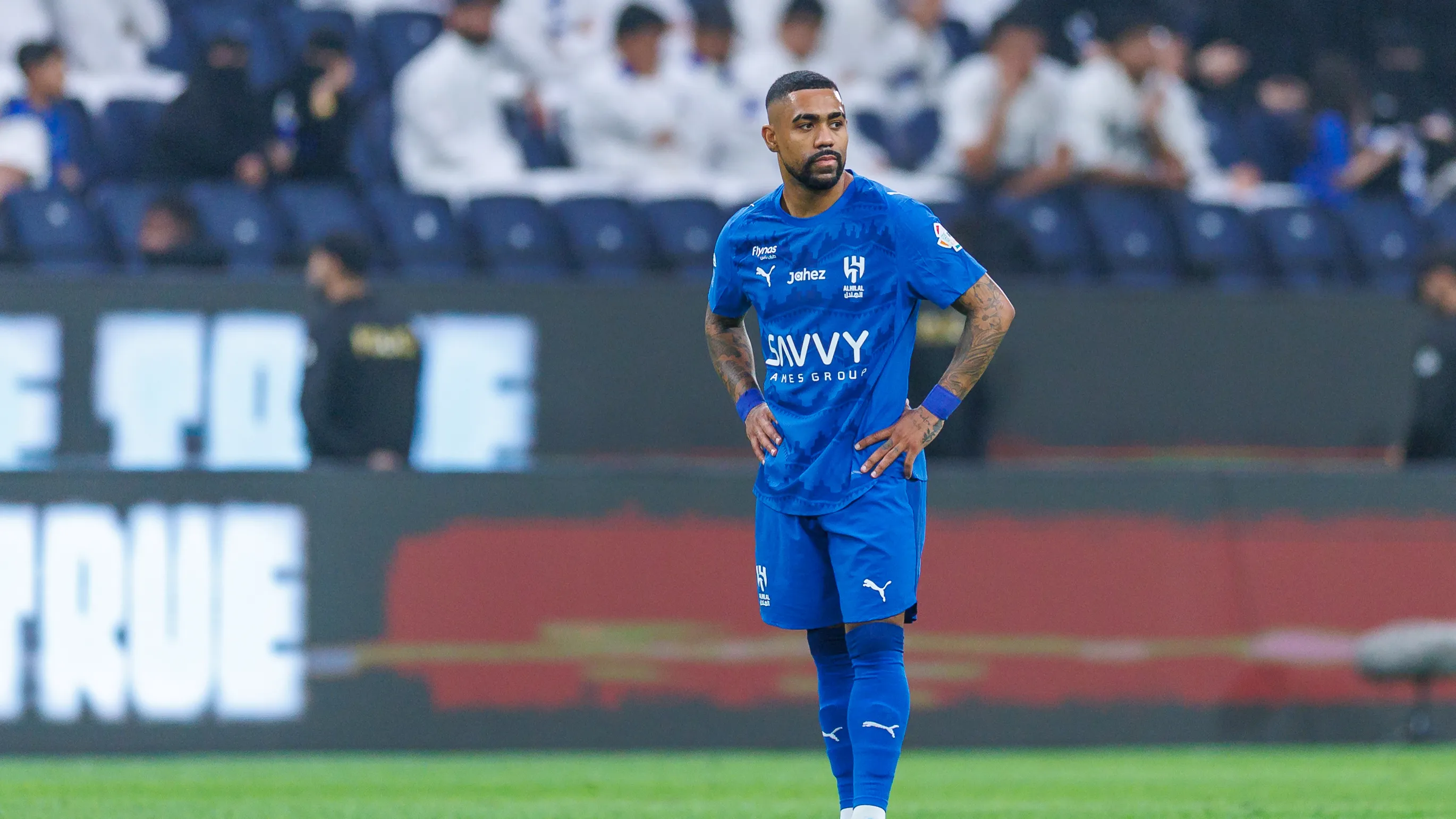 فيديو | “هل أنت مجنون؟” .. مالكوم ينفعل على مراسل عند سؤاله عن مغادرة الهلال