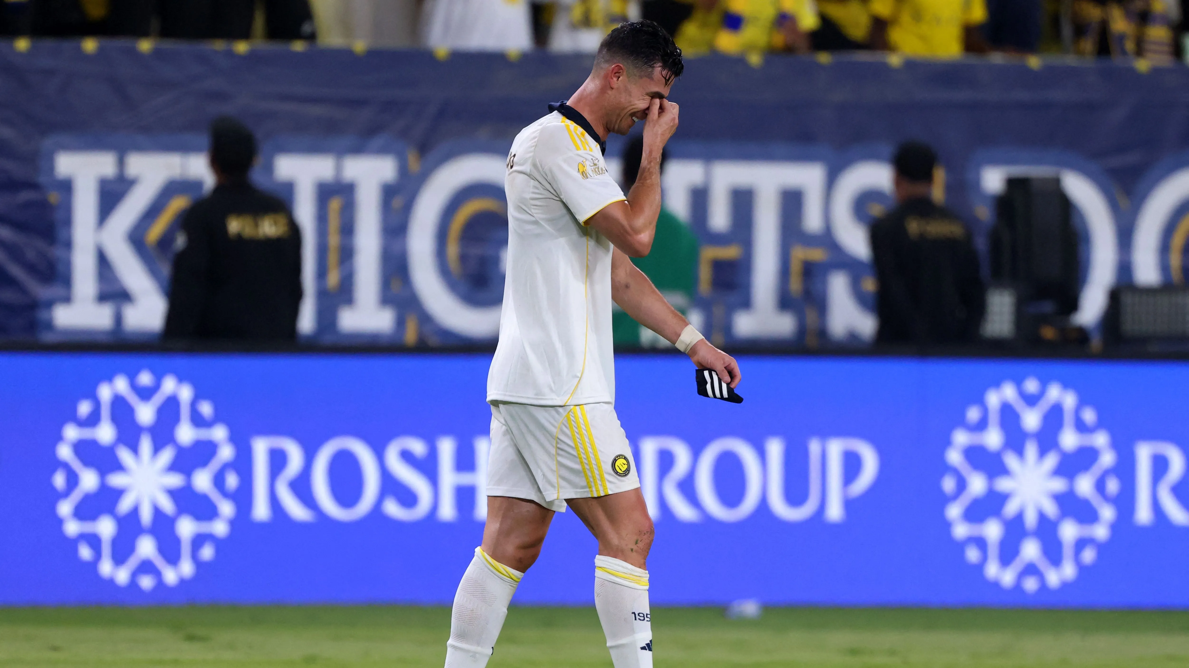 خارج الملعب.. نجم الهلال يُزيح رونالدو من قمة الدوري السعودي