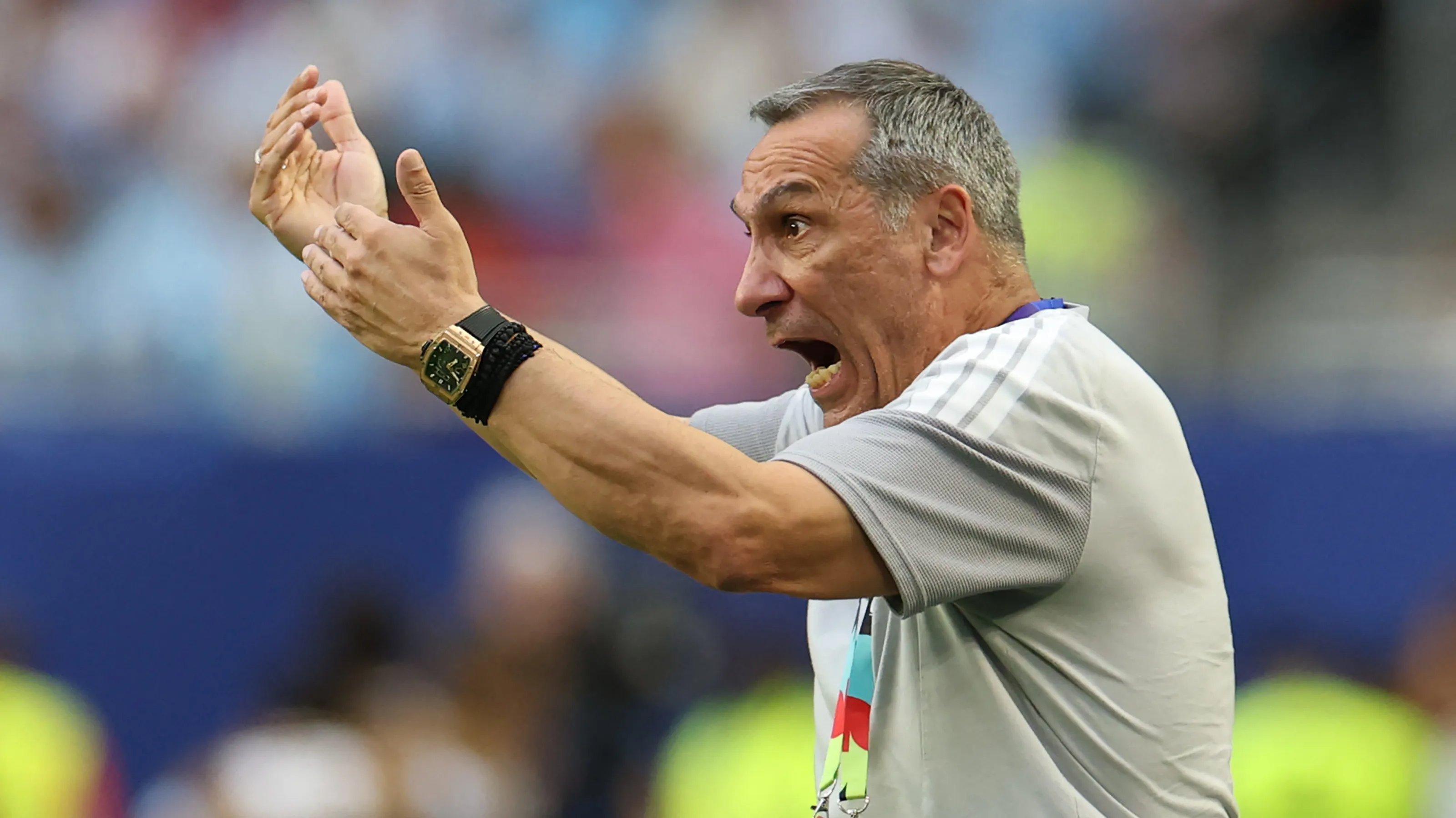 طلب دونيس يهدد كلاسيكو الهلال والاتحاد