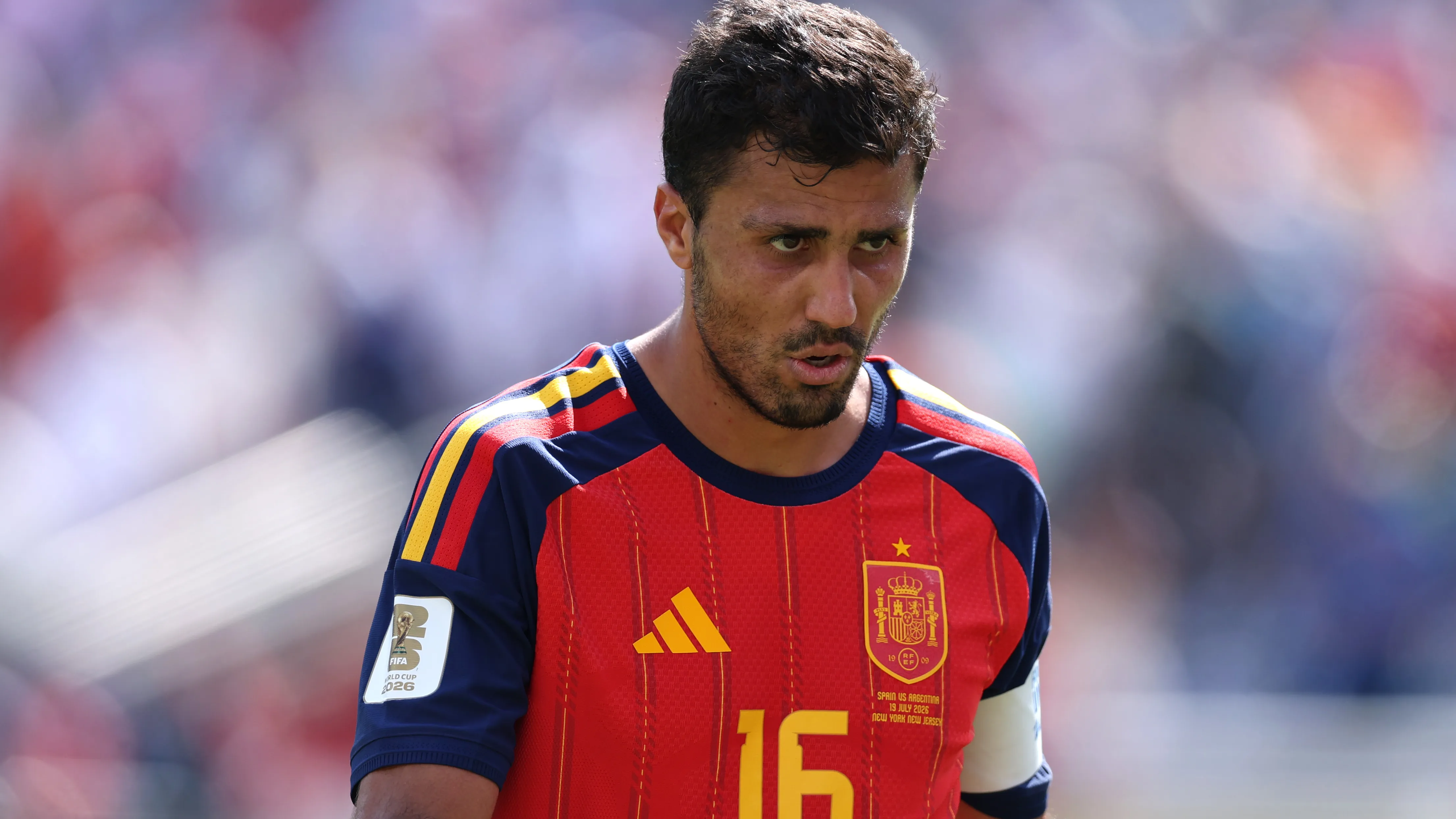 برشلونة يقدم عرضًا جديدًا لرودري.. ومانشستر سيتي يحدد موقفه
