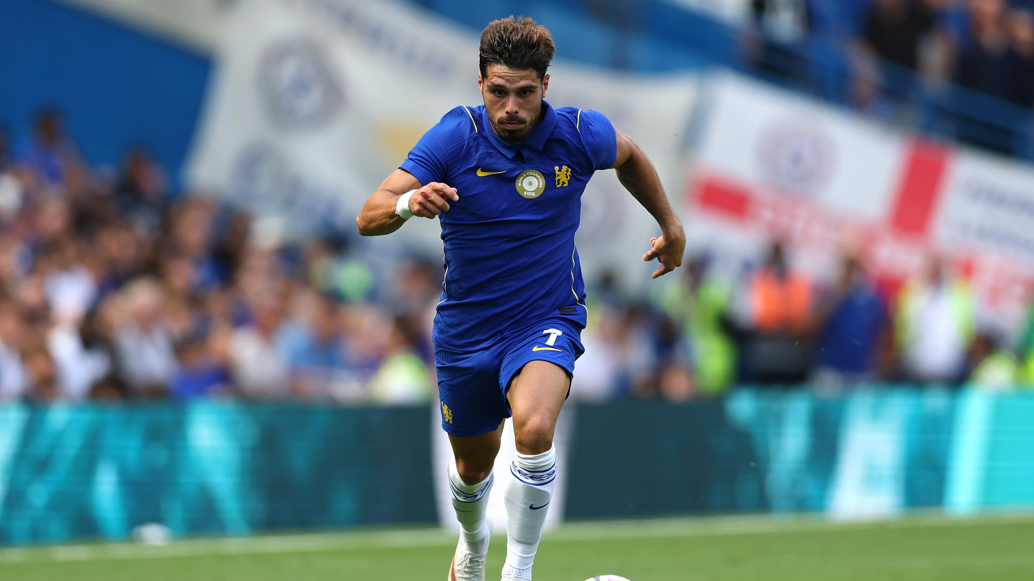 مانشستر سيتي يهمش صفقة نيتو.. واللاعب يقترب من الهلال