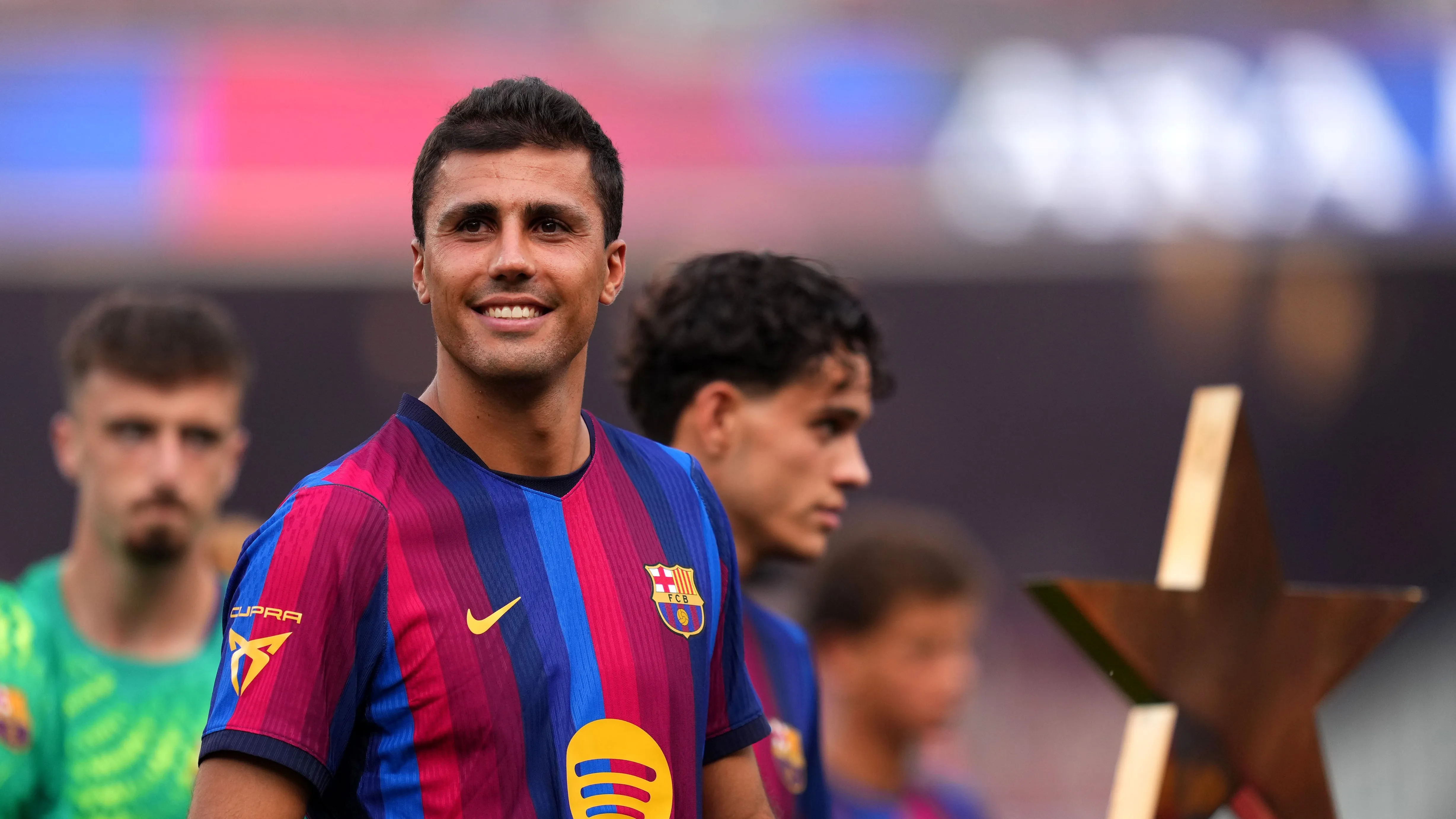 هل خطف برشلونة رودري من ريال مدريد؟ ديكو يرد بإجابة مفاجئة