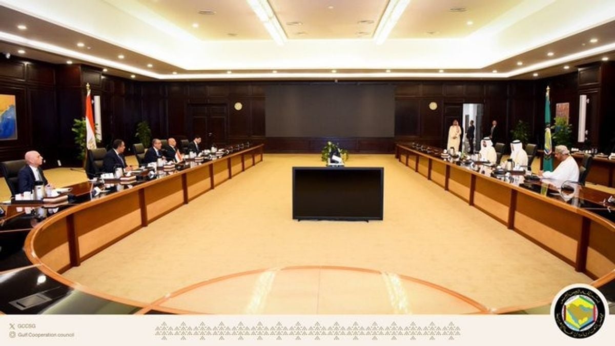 أمين مجلس التعاون ووزير الخارجية المصري يؤكدان متانة العلاقات الخليجية المصرية