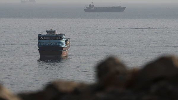 النفط يرتفع مع استمرار الغموض حول مستقبل الملاحة في مضيق هرمز