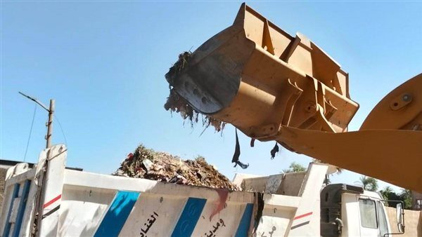 رفع 65 طن مخلفات من شوارع وميادين مركز الغنايم بأسيوط