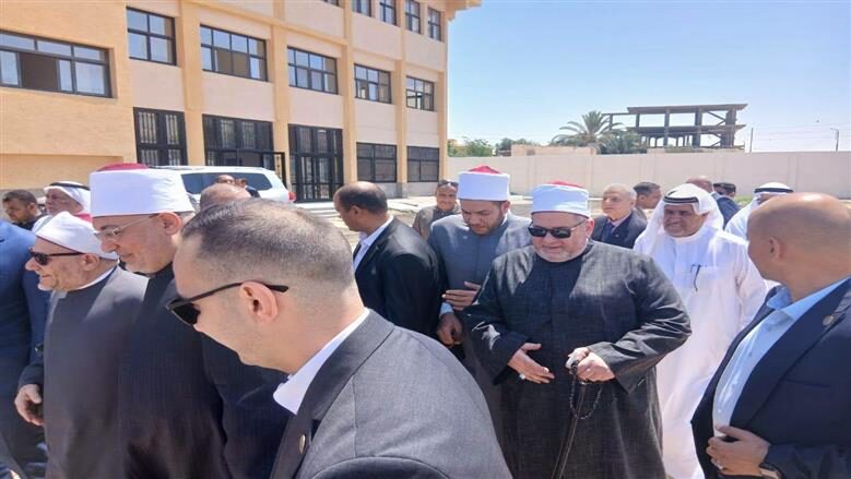 مفتي الجمهورية السابق يلتقي شيوخ الطرق الصوفية بشمال سيناء - الوطن
