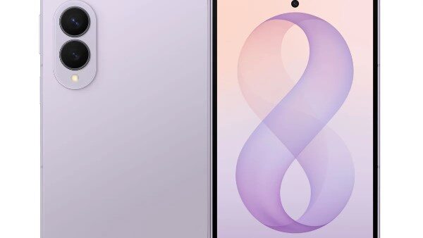 مواجهة العمالقة.. مقارنة نارية بين سامسونج Z Fold 8 وهاتف iPhone Ultra