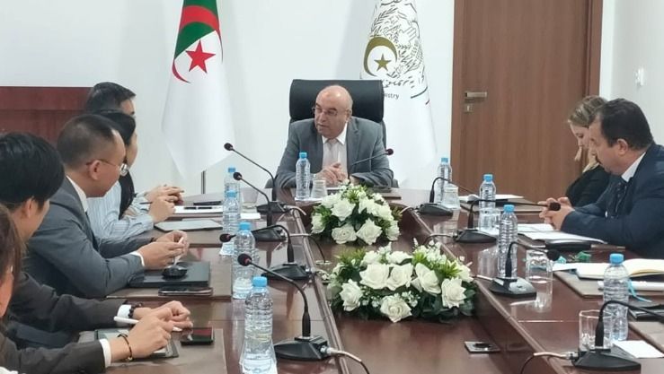 وزير الصناعة الصيدلانية يأمر بتسريع إنجاز مشروعي أدوية السرطان واللقاحات